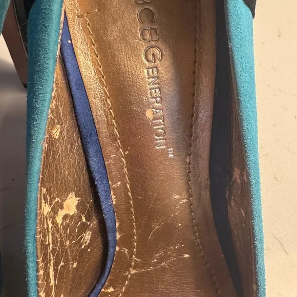 BCBGeneration size 9M Teal Blue, light bluebUltra suede Color block Pumps - Picture 8 of 12
